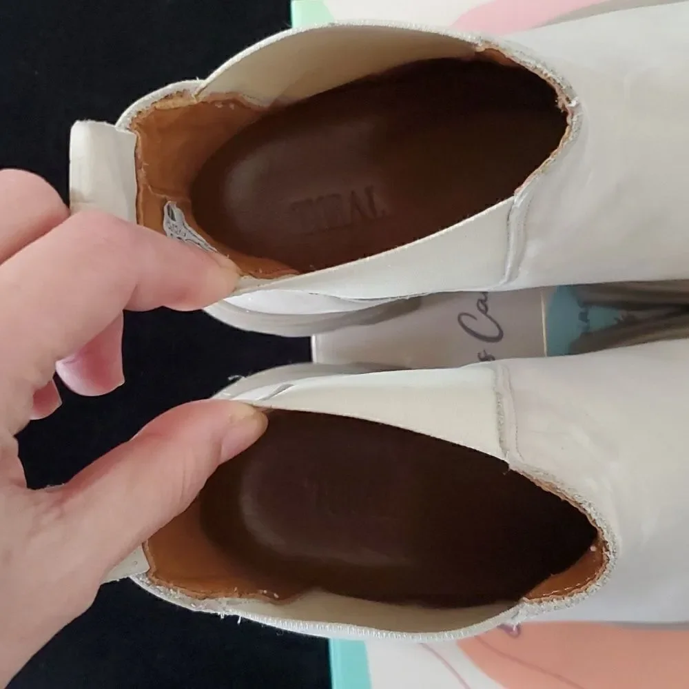 Revolve Toral Mara Boots in Igloo with Chunky Rubber Platform Size 39